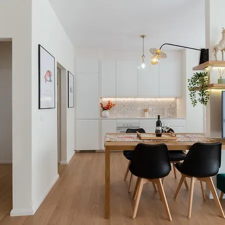 Spacious & Sunny Flat - Terrace & Garage Appartement