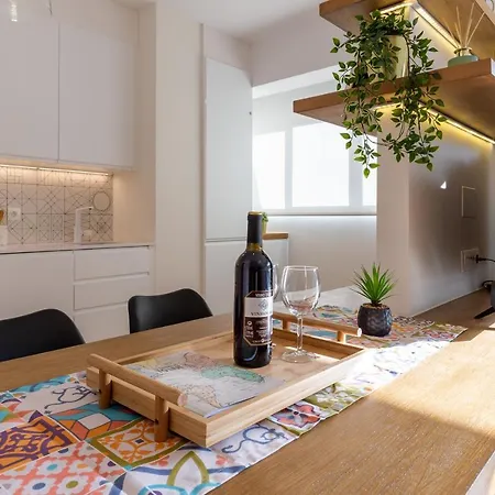Spacious & Sunny Flat - Terrace & Garage Apartament *