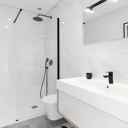 Spacious & Sunny Flat - Terrace & Garage Apartament *
