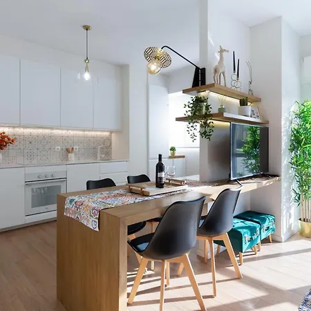 Spacious & Sunny Flat - Terrace & Garage Apartment *
