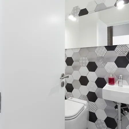 Spacious & Sunny Flat - Terrace & Garage Apartment *